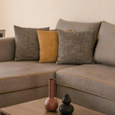 Cityscape Apartment *