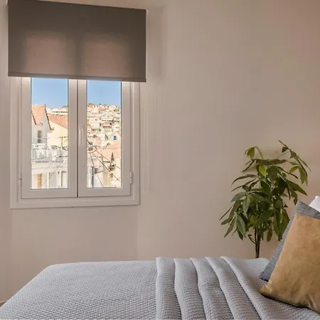 Cityscape Apartment *